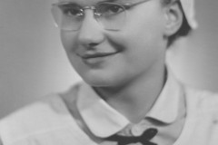 Jindřiška jako zdravotní sestřička v roce 1955 / foto archiv